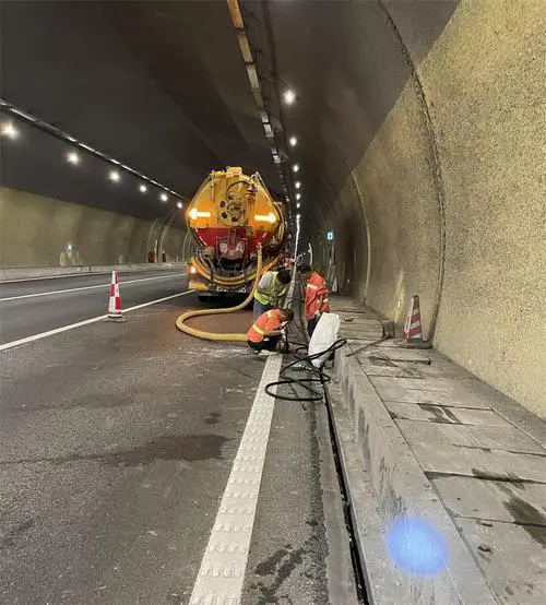 资兴隧道排水渠清淤